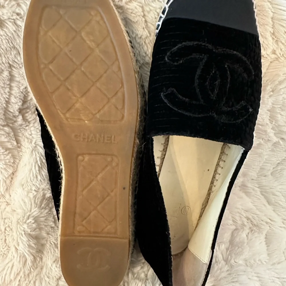 CHANEL espadrille flats
